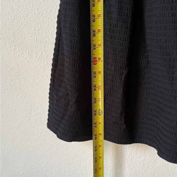 Akris Punto Elegant Black Long Sleeve Faux Wrap Dress With Textured Skirt - Picture 11 of 11